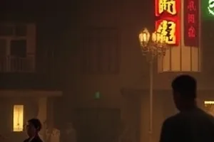 《玻璃温室》家庭剧封面，玻璃穹顶下的一组人影